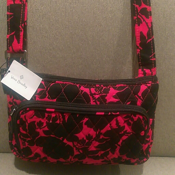 Vera Bradley Handbags - Vera ❤Bradley Crossbody siloutte floral